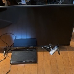 ほぼ新品　2025年式　シャープ　43v 保証書あり　新品パナソニックDVDプレーヤー付きの画像