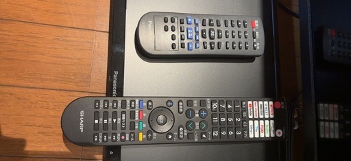 ほぼ新品　2025年式　シャープ　43v 保証書あり　新品パナソニックDVDプレーヤー付き