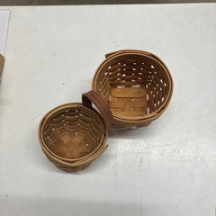 O 2512-352 ワンハンドルバスケット　小物2点付き　キズ汚れ有りの画像