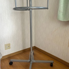 ハンガーラックの画像