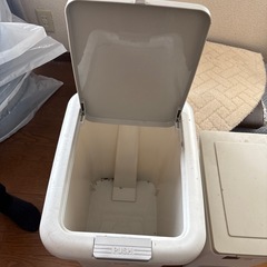 ゴミ箱２個　45ℓ、20ℓの画像