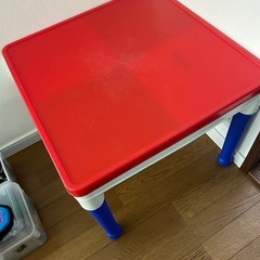 LEGO で使えるテーブルの画像