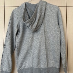 adidas パーカーの画像