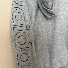 adidas パーカーの画像