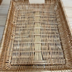 ウィッカー製の長方形バスケットの画像