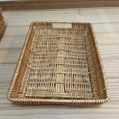 ウィッカー製の長方形バスケットの画像