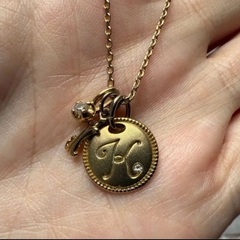 Bijoudes イニシャル(K)付きのネックレスの画像