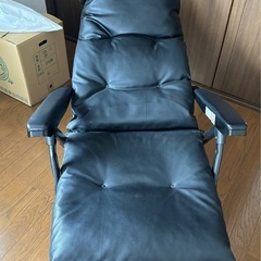 [取引中]スライド式フィトレスト付きリクライニングチュア－ の画像