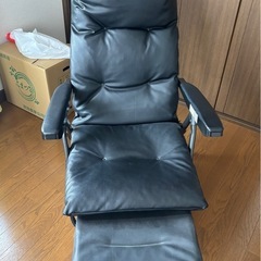 [取引中]スライド式フィトレスト付きリクライニングチュア－ の画像
