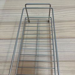 ワイヤー製のオープンラックの画像