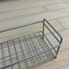 ワイヤー製のオープンラックの画像