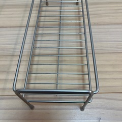 ワイヤー製のオープンラックの画像