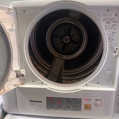 2022年製の5.0kg容量、1195Wの電気式衣類乾燥機の画像