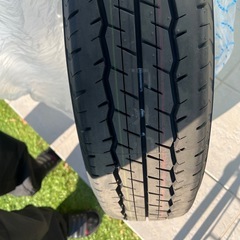 ダンロップ　4本
　195 80 R15 ハイエース新車外しタイヤの画像
