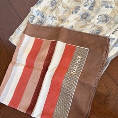 スカーフ２枚大判ハンカチ１枚の画像