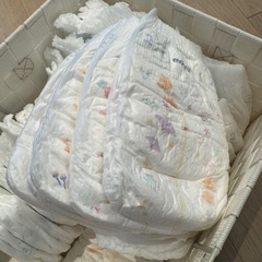 ピジョン哺乳瓶＋オムツ60枚の画像