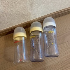 ピジョン哺乳瓶＋オムツ60枚の画像