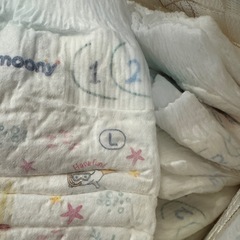 ピジョン哺乳瓶＋オムツ60枚の画像