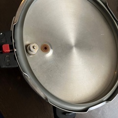 ドウシシャ　圧力鍋26センチ　赤が可愛いの画像