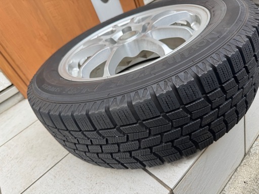 スタッドレスタイヤ205/60 R16 92Q