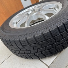 スタッドレスタイヤ205/60 R16 92Qの画像