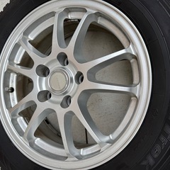 スタッドレスタイヤ205/60 R16 92Qの画像