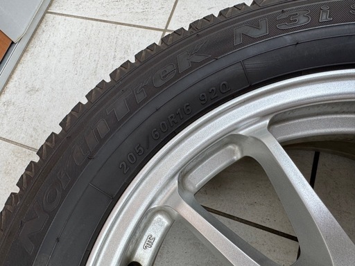 スタッドレスタイヤ205/60 R16 92Q