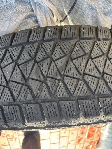 225/65R17 102Q スタッドレスタイヤ　ホイールセット