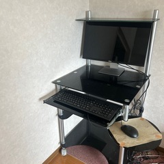 パソコンテーブルの画像