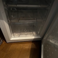 【ほぼ新品】使用1年 コンパクト冷蔵庫 2人暮らしに最適の画像