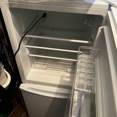 【ほぼ新品】使用1年 コンパクト冷蔵庫 2人暮らしに最適の画像