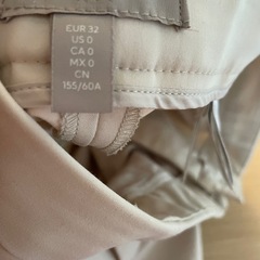 H&M アイボリーパンツの画像