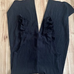 しまむら✨完売人気✨肩フリル✨ゆったりサロペット✨SNS人気✨の画像