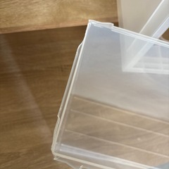 半透明収納ケースの画像