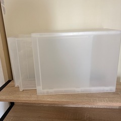 半透明収納ケースの画像