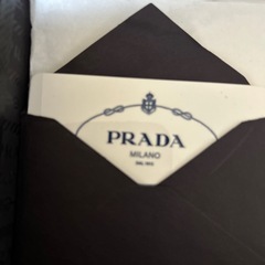 PRADA 長財布が入ってた空箱とカードの画像