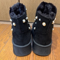 パールデザインボアブーツ黒　２３.５〜２４㎝の画像