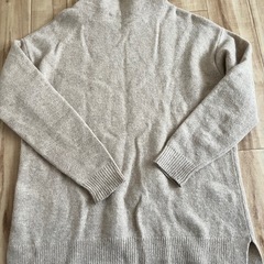 UNIQLO✨SNS人気商品✨ハイネック✨シンプルニット✨男女兼用◎の画像