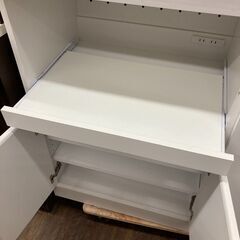 【リユ-スのサカイ広島石内店】ジモティ割！３枚扉食器棚/クリ-ニング済み/HG-8295/広島市 家具　佐伯区 家具　南区 家具　西区 家具　東区 家具　中区 家具　安佐南区 家具　安佐北区 家具　安芸区 家具　府中町 家具　海田町 家具　熊野町 家具　坂町 家具　廿日市市 家具の画像