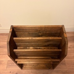 木製絵本棚の画像