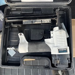 空気圧式ステーブル/ネイル打機 ATF-3204PA 2in1タッカ＆仕上釘打ち機の画像