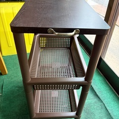 キャスター付き 3段プラスチックワゴン（ブラウン)の画像