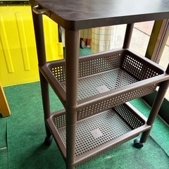 キャスター付き 3段プラスチックワゴン（ブラウン)の画像