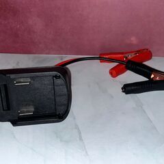 マキタ18Vバッテリー対応 USBポート出力／カーバッテリー充電器の画像