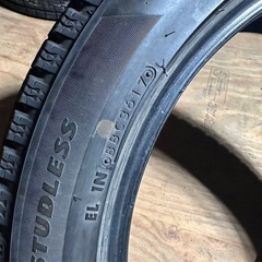 225/50R18スタッドレスタイヤの画像