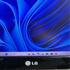 【お譲り先決定】パソコンモニターとモニターアームセットの画像