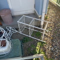 あげます   庭に植木鉢の台座 花  鉢などの画像