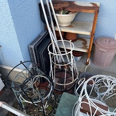 あげます   庭に植木鉢の台座 花  鉢などの画像