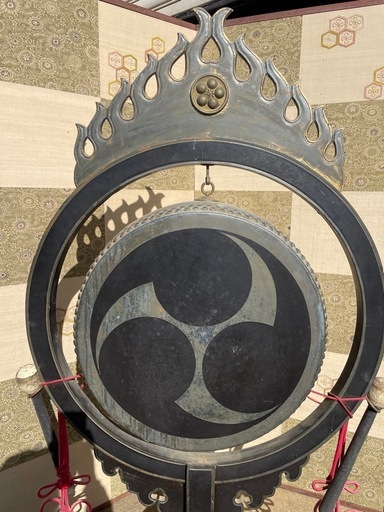 太鼓正製 雅楽 火焔太鼓 毛彫金具 寺院仏具 鳴物 仏教美術　撥房付 太鼓正製 雅楽 火焔太鼓 毛彫金具 寺院仏具 鳴物 仏教美術 撥房付