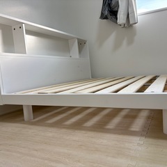 ダブルベッド フレーム
の画像